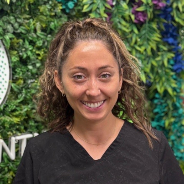 Dental assistant Alissa
